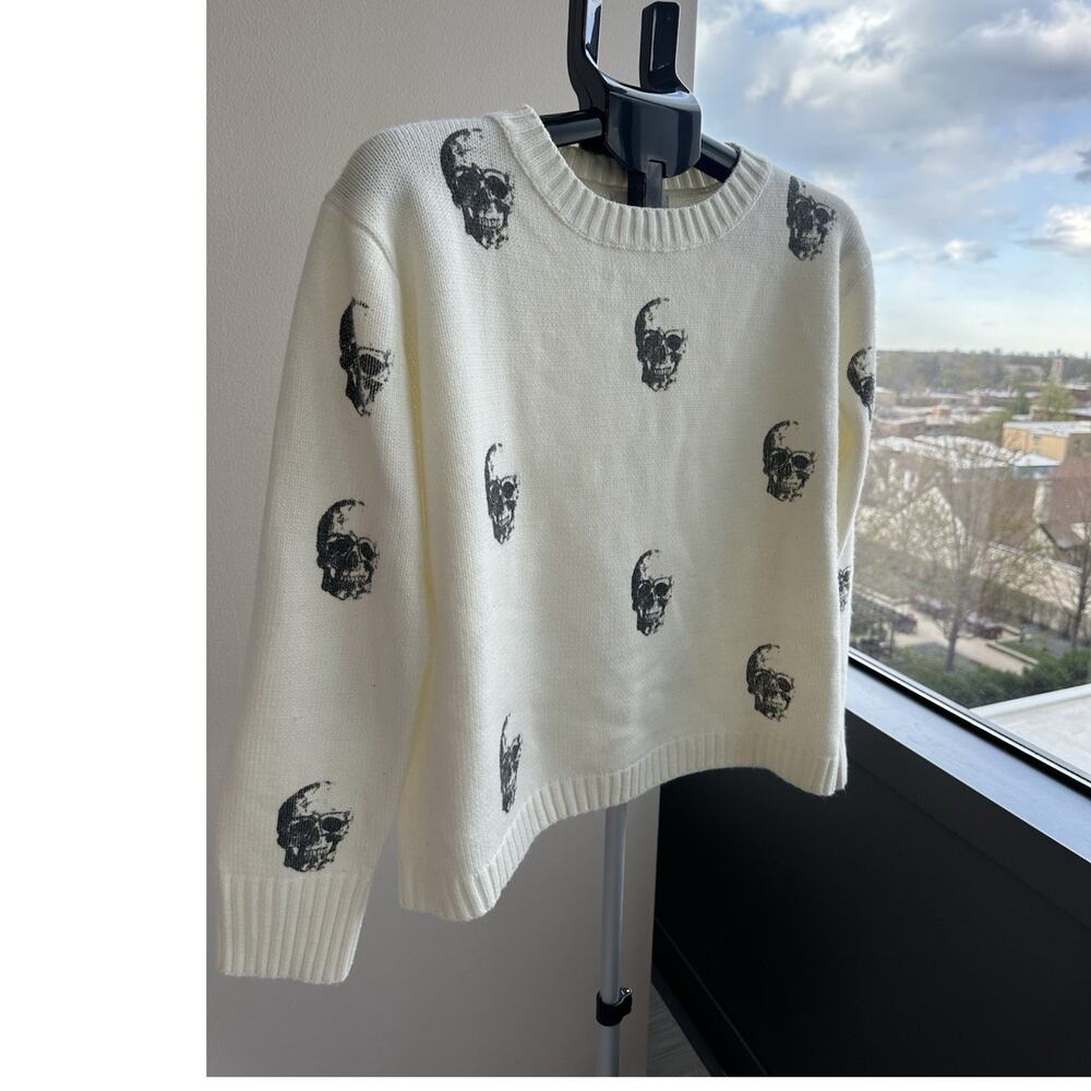 Panache Apparel White Skull Print Knit Pullover Sweater Women's Size M
